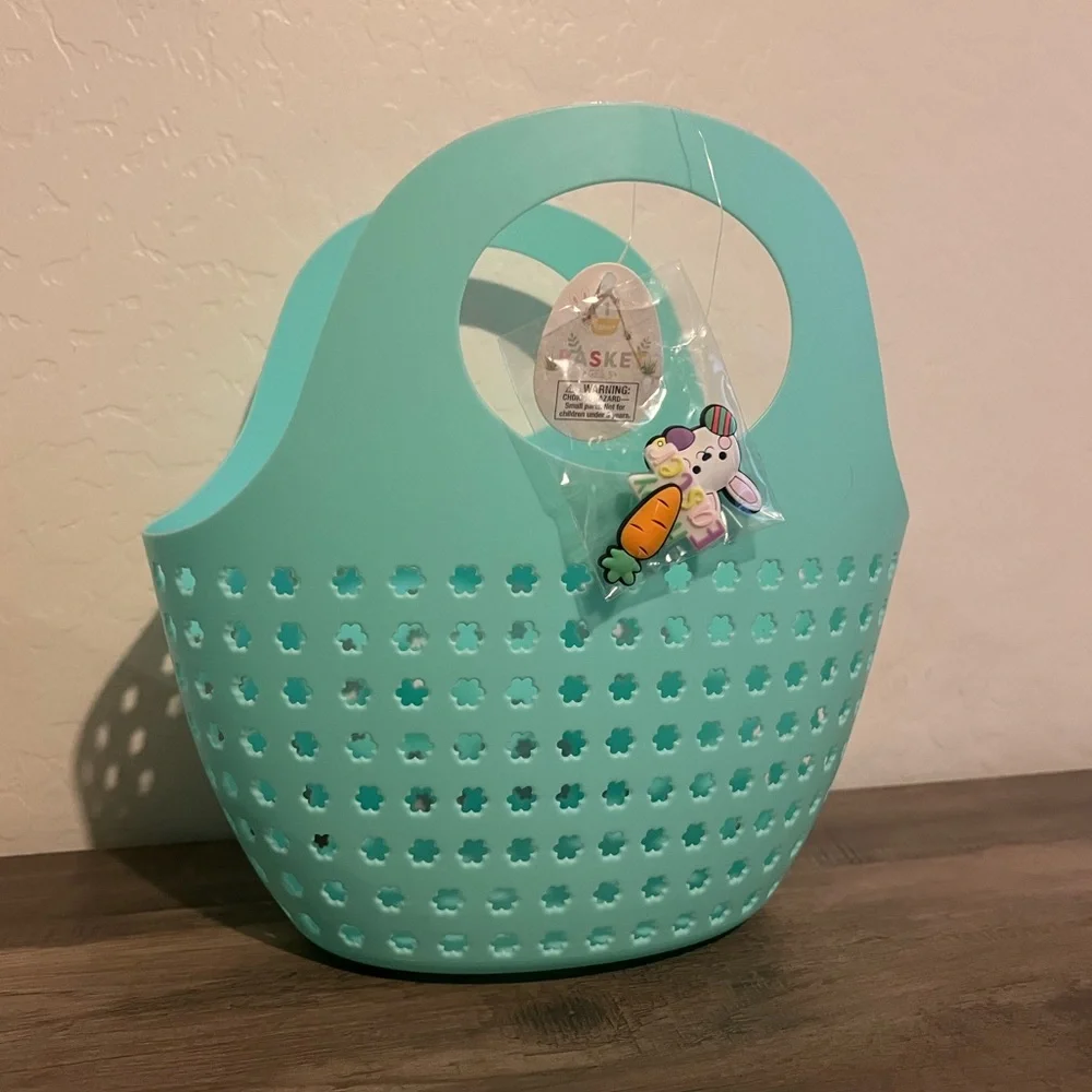 Target Bullseyes Playground Silicone Easter Basket with 2 Set of Charms -Blue